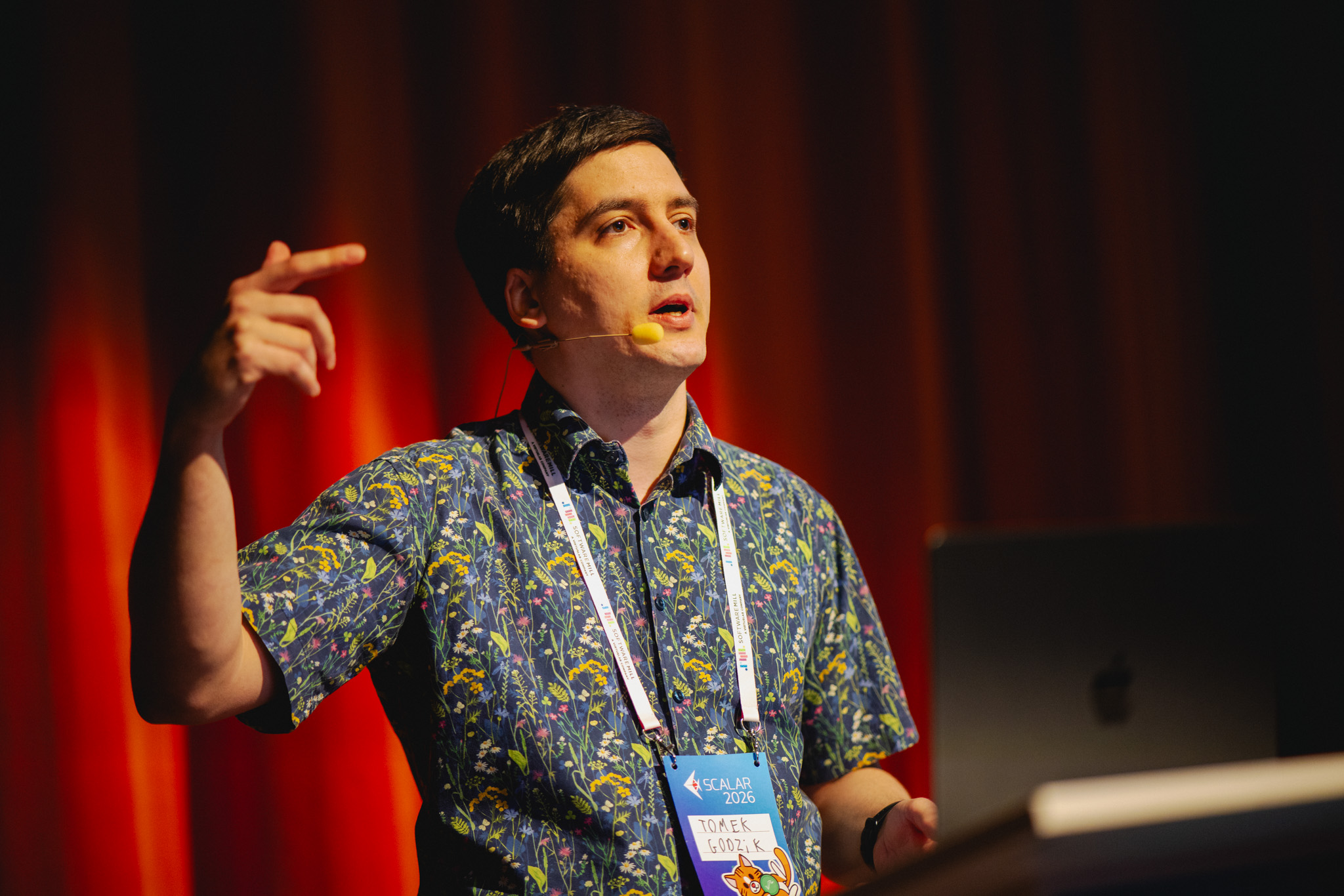 Tomek%20Godzik%20on%20the%20stage